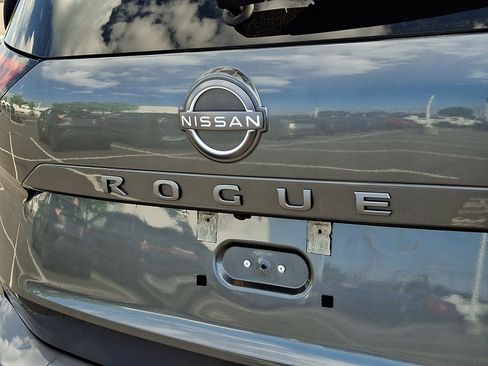Used 2024 Nissan Rogue SV AWD/4WD image 30