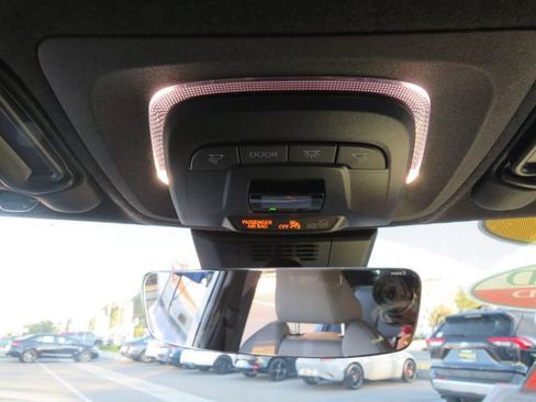 Certified 2025 Toyota Corolla SE w/ Convenience Package image 30