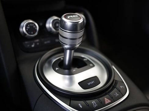 Used 2011 Audi R8 V10 image 43