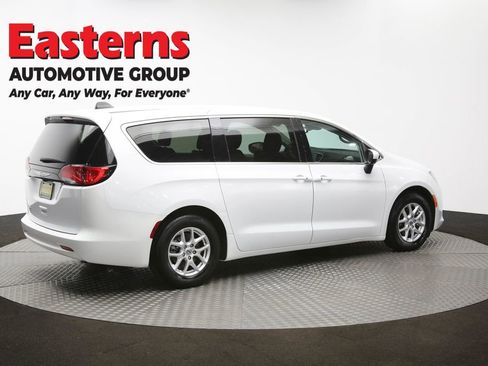 Used 2023 Chrysler Voyager LX image 42