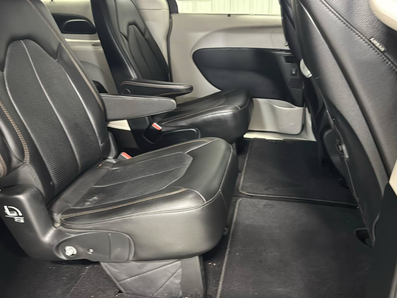 Used 2018 Chrysler Pacifica Touring-L Plus FWD image 14