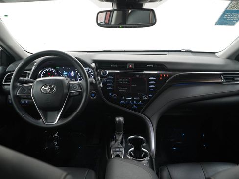 Used 2019 Toyota Camry XLE FWD image 14