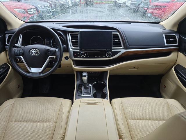 Used 2017 Toyota Highlander Limited Platinum AWD/4WD image 18