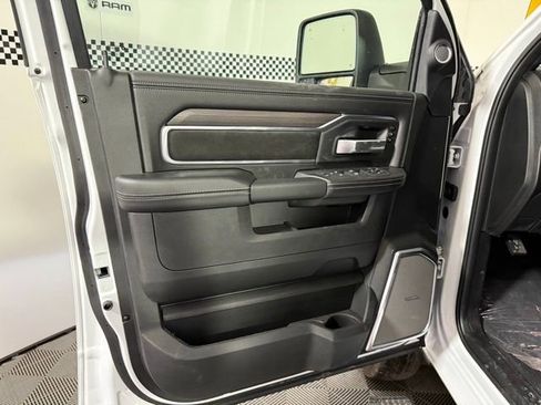 New 2026 RAM 3500 Laramie AWD/4WD image 17