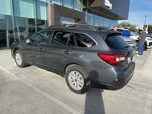 Used 2018 Subaru Outback 2.5i Premium image 6