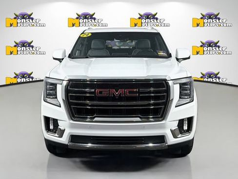 Used 2024 GMC Yukon SLT w/ SLT Luxury Package AWD/4WD image 2
