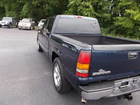 Used 2005 GMC Sierra 1500 SLE w/ Safe And Sound Package RWD image 4