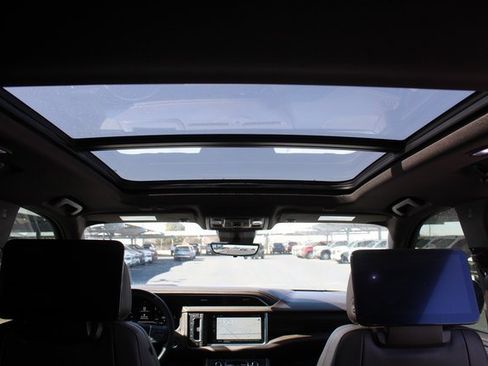 Used 2024 GMC Yukon Denali w/ Advanced Technology Package image 21