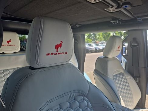 Used 2024 Ford Bronco Outer Banks AWD/4WD image 16