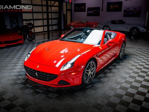 Used 2015 Ferrari California T image 3