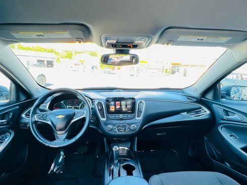 Used 2018 Chevrolet Malibu LT image 16