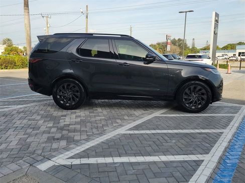 Certified 2024 Land Rover Discovery Dynamic SE image 6