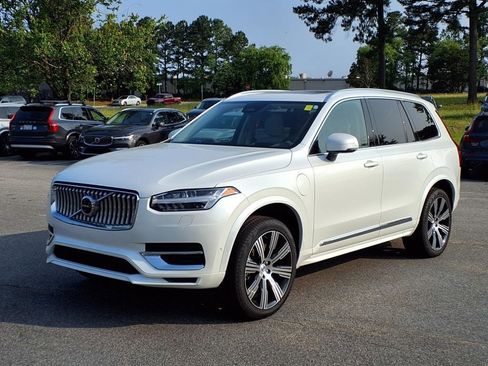 Used 2025 Volvo XC90 T8 Ultra w/ Protection Package Premier image 9