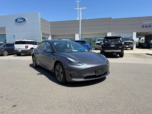 Used 2023 Tesla Model 3 Standard Range RWD image 4