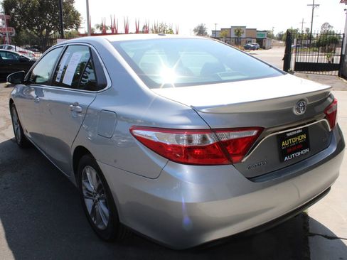 Used 2015 Toyota Camry SE FWD image 11