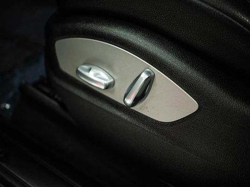 Used 2018 Porsche Macan AWD/4WD image 16