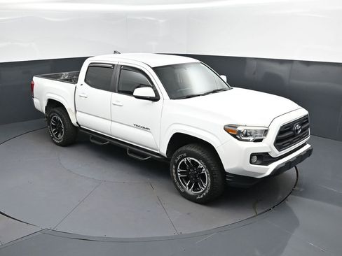 Used 2016 Toyota Tacoma SR5 w/ Towing Package image 37
