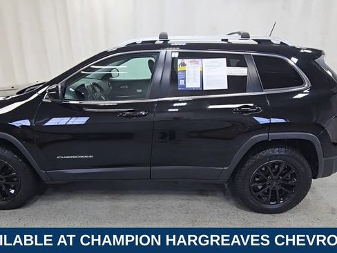 Used 2019 Jeep Cherokee Latitude Plus w/ Cold Weather Group AWD/4WD image 7