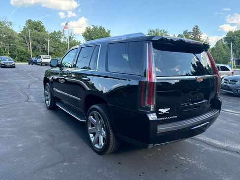 Used 2019 Cadillac Escalade Luxury AWD/4WD image 5