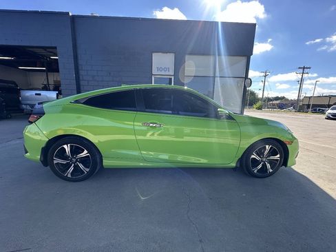 Used 2018 Honda Civic Touring image 9
