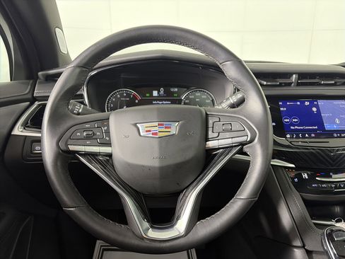 Certified 2025 Cadillac XT6 Premium Luxury image 24