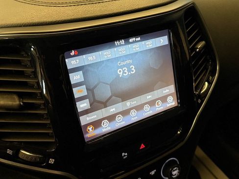Used 2019 Jeep Cherokee Limited AWD/4WD image 14