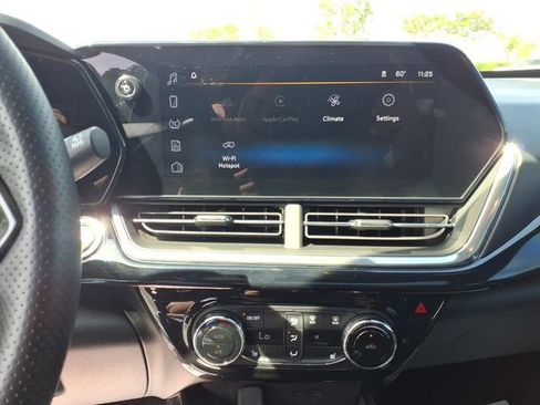 Used 2025 Chevrolet Trax RS w/ Sunroof Package FWD image 16