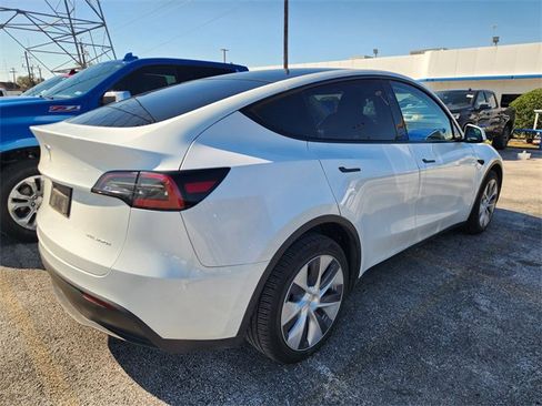 Used 2023 Tesla Model Y Long Range image 5