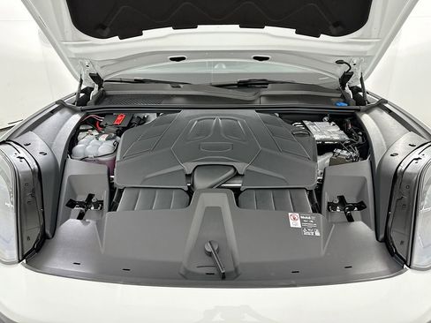 New 2026 Porsche Cayenne Coupe AWD/4WD image 32