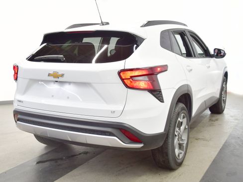 Used 2025 Chevrolet Trax LT w/ LT Convenience Package FWD image 7