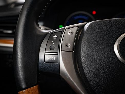 Used 2013 Lexus ES 300h image 26