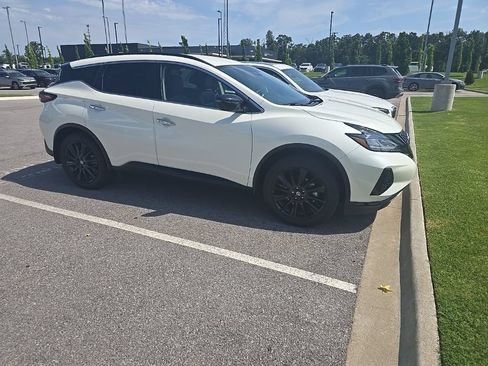 Used 2022 Nissan Murano SV w/ SV Midnight Edition Package FWD image 3