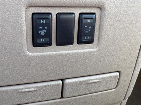 Used 2013 Nissan Quest SV w/ Leather Pkg image 12