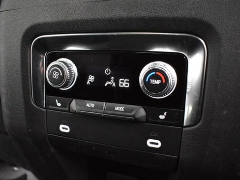 Used 2021 GMC Yukon XL Denali image 31