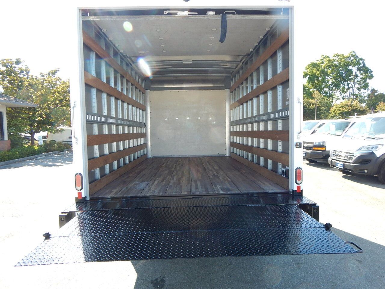 Used 2019 Chevrolet Express 4500 w/ Power Convenience Package RWD image 13