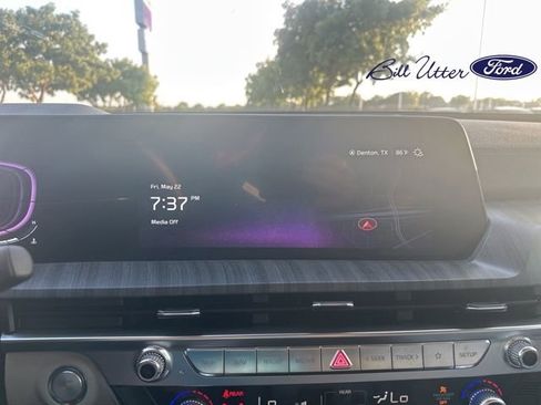 Used 2025 Kia Telluride EX w/ EX Captain's Chair Package FWD image 6