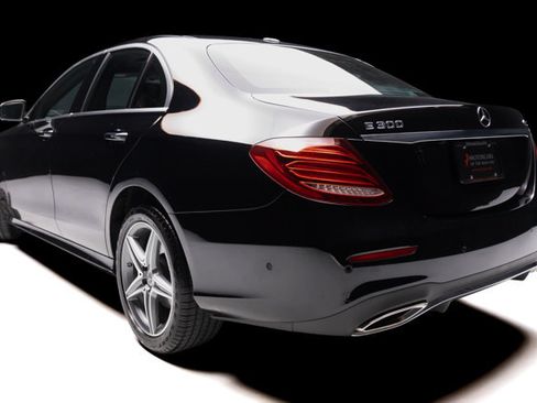 Used 2018 Mercedes-Benz E 300 4MATIC w/ Premium 1 Package image 21