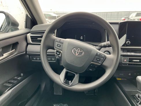 Used 2025 Toyota Camry LE image 28