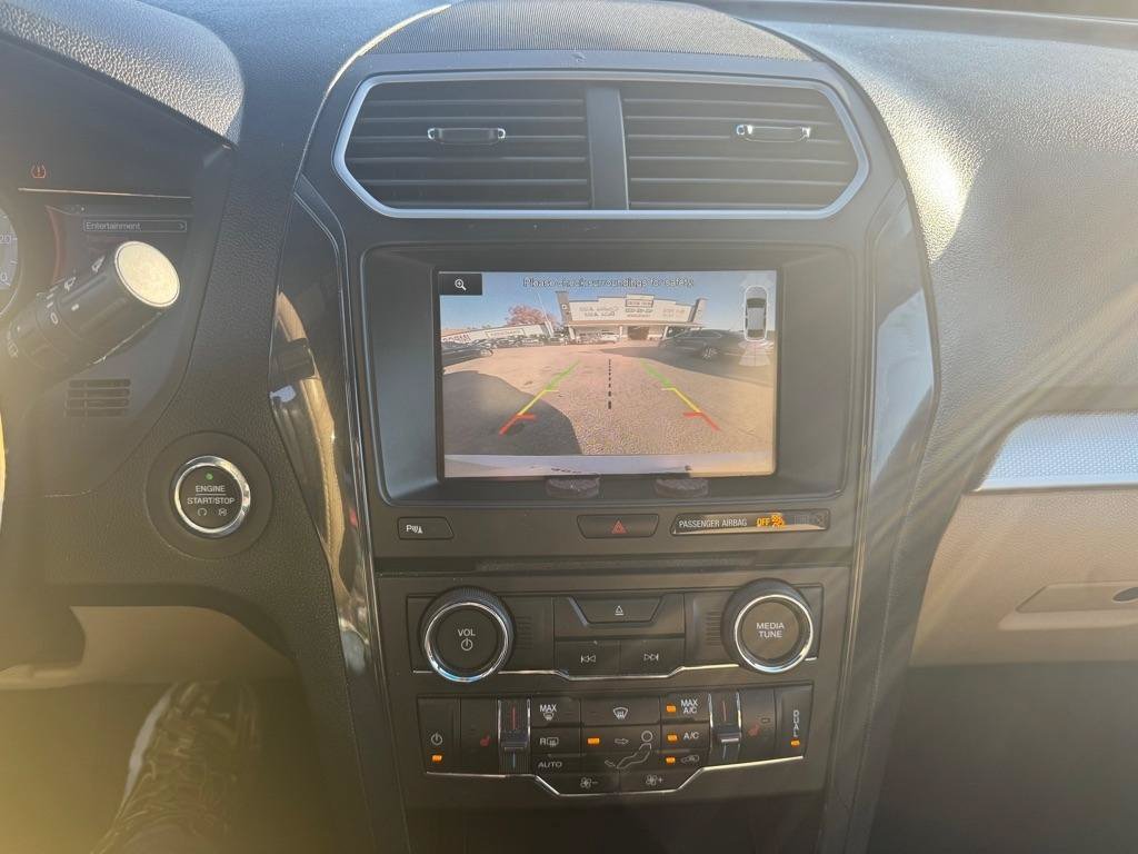 Used 2016 Ford Explorer XLT w/ Equipment Group 202A FWD image 14