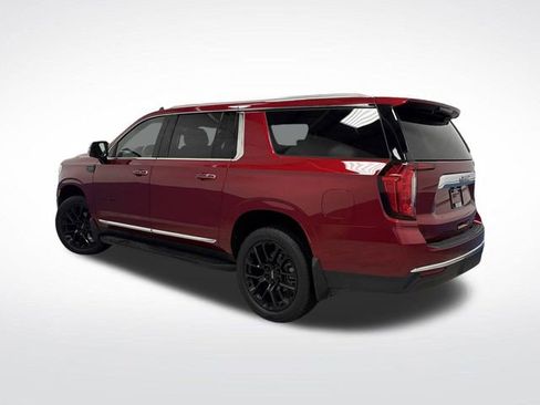 Used 2024 GMC Yukon XL SLT image 3