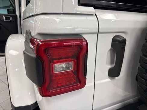 Used 2022 Jeep Wrangler Unlimited Rubicon w/ LED Lighting Group image 32