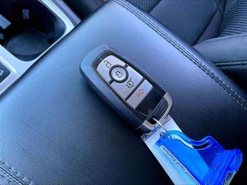 Used 2023 Ford Explorer XLT AWD/4WD image 27