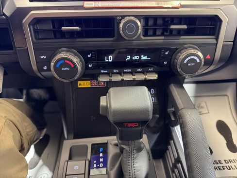 Used 2026 Toyota 4Runner Limited AWD/4WD image 31