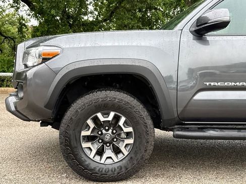 Used 2023 Toyota Tacoma TRD Off-Road w/ Technology Package AWD/4WD image 5