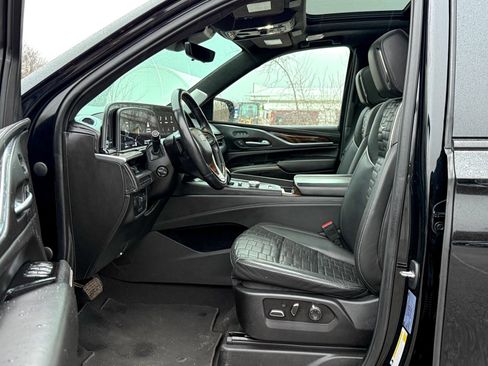 Used 2021 Cadillac Escalade Sport Platinum w/ LPO, ONYX Package image 17