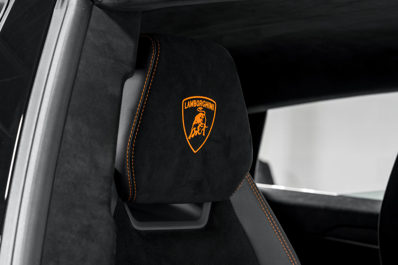 Used 2024 Lamborghini Urus Performante AWD/4WD image 41