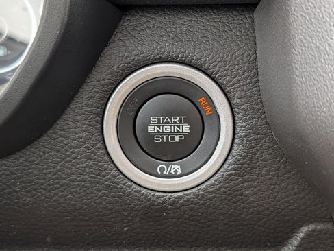 Used 2025 RAM 1500 Laramie AWD/4WD image 29