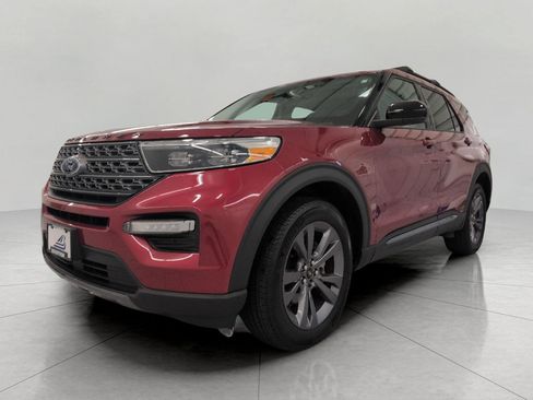 Used 2024 Ford Explorer XLT w/ Equipment Group 202A AWD/4WD image 12