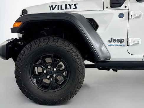 Used 2024 Jeep Wrangler Willys image 9