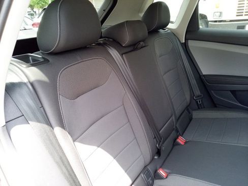 Used 2024 Volkswagen Taos SE FWD image 16